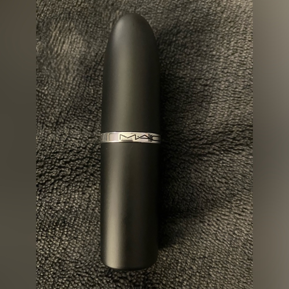 MAC MACcximal MATTE Velvet Teddy lipstick